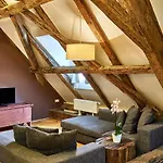 Three Golden Crowns Apartments 3* Prag