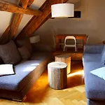 Three Golden Crowns Apartments Aparthotel