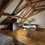 Three Golden Crowns Apartments Aparthotel Prag
