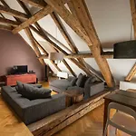 Three Golden Crowns Apartments 3*