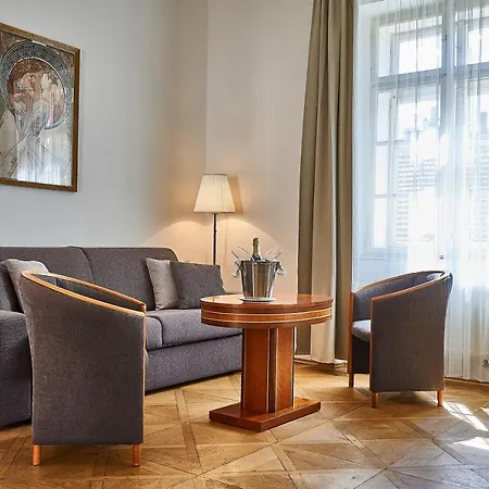 Three Golden Crowns Aparthotel Praag
