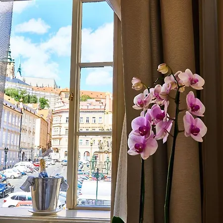 Three Golden Crowns Aparthotel Praag