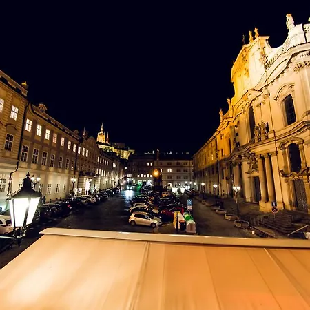 Three Golden Crowns Praag