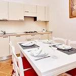 Aparthotel Three Golden Crowns Apartments Prag