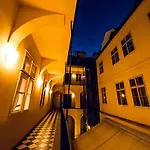 Three Golden Crowns Lejlighedshotel 3*
