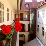 Aparthotel Three Golden Crowns Apartments Prag