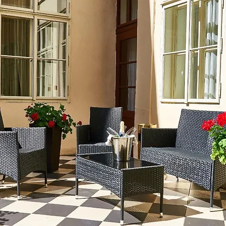 Lägenhetshotell Three Golden Crowns Apartments 3*
