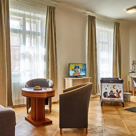 Three Golden Crowns Apartments