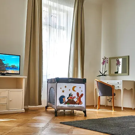 Three Golden Crowns Hotel apartamentowy 3*