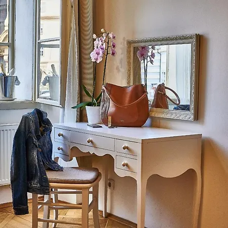 Three Golden Crowns Apartments 3* Prague