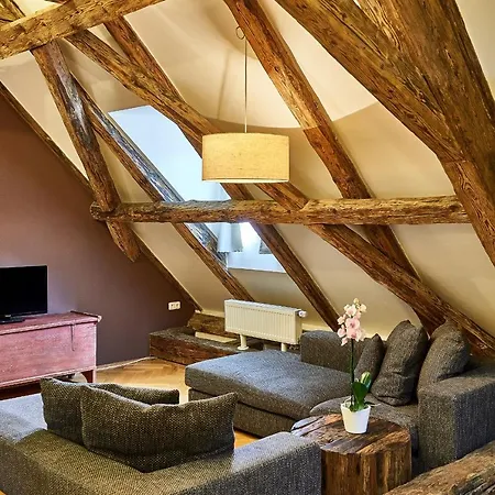 Three Golden Crowns Apartments 3* Prague