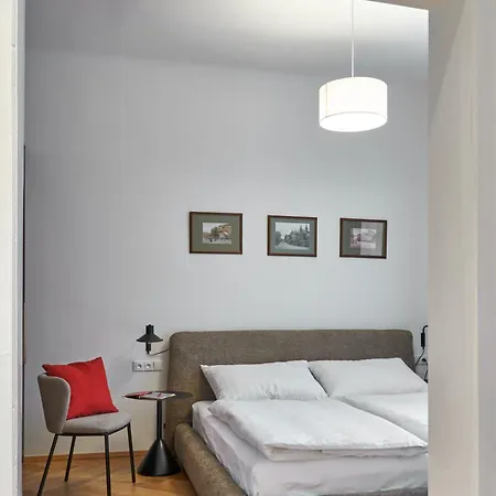 Three Golden Crowns Apartments 3*