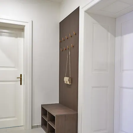 Aparthotel Three Golden Crowns Apartments 3*