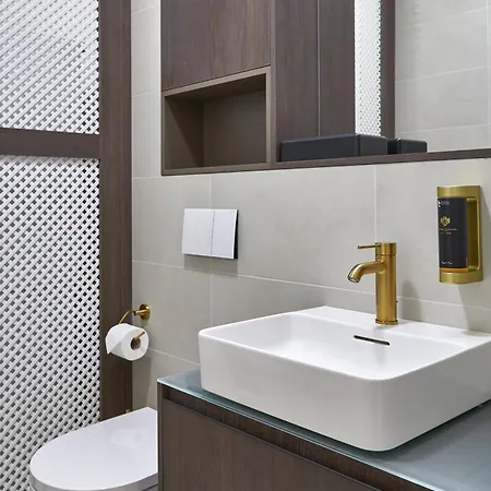 Three Golden Crowns Apartments Aparthotel
