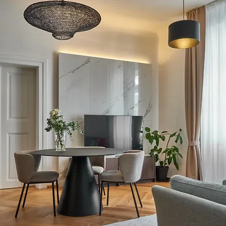 Three Golden Crowns Apartments Prag
