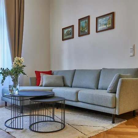 Three Golden Crowns Apartments 3* Prague
