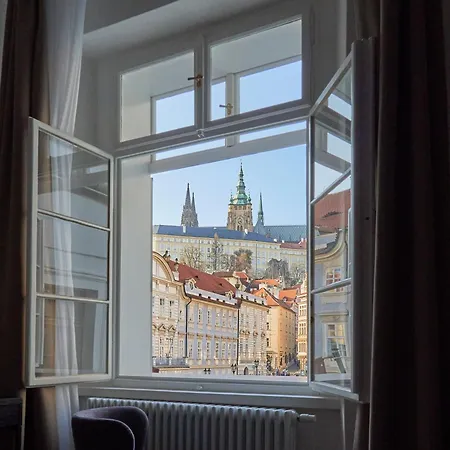 Three Golden Crowns Apartments