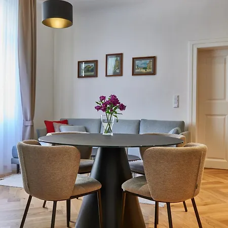 Three Golden Crowns Apartments Aparthotel 3*