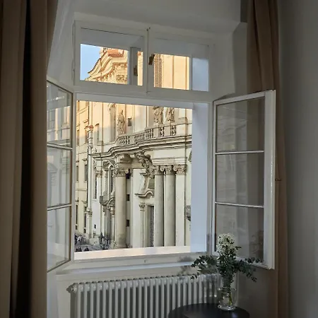 Hotel apartamentowy Three Golden Crowns 3*