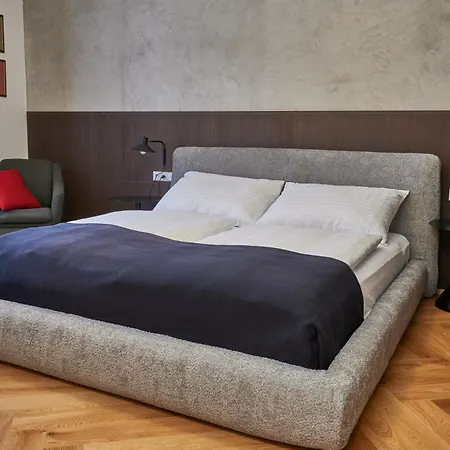 Three Golden Crowns Hotel apartamentowy