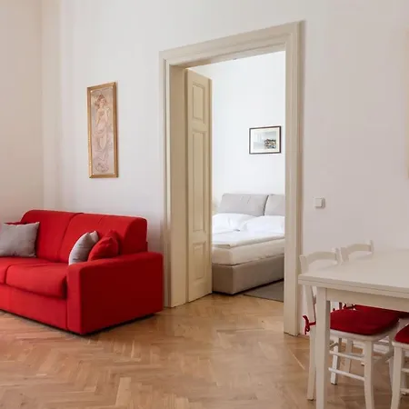 Three Golden Crowns Apartments Prag
