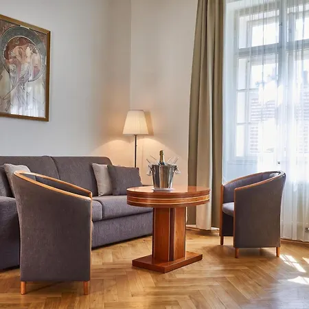 Three Golden Crowns Apartments