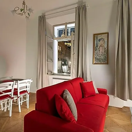 Three Golden Crowns Apartments 3*