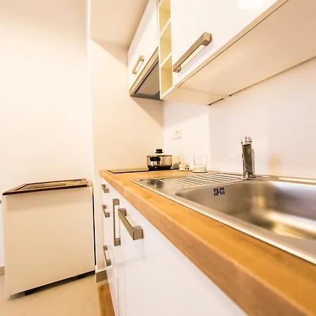 Aparthotel Three Golden Crowns Apartments 3*