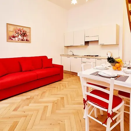 Three Golden Crowns Apartments 3*
