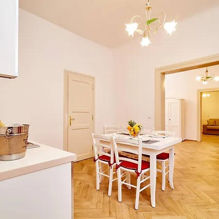 Three Golden Crowns Apartments 3* Prague