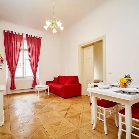 Three Golden Crowns Apartments 3* Prague
