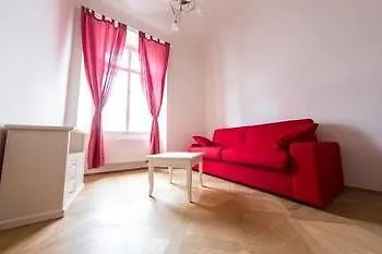 Lägenhetshotell Three Golden Crowns Apartments Prag