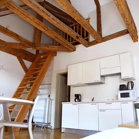 Three Golden Crowns Apartments 3* Prague