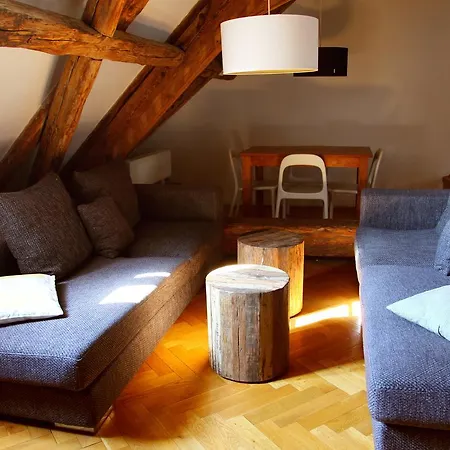Three Golden Crowns Apartments Aparthotel