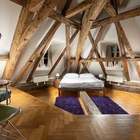 Three Golden Crowns Apartments 3*