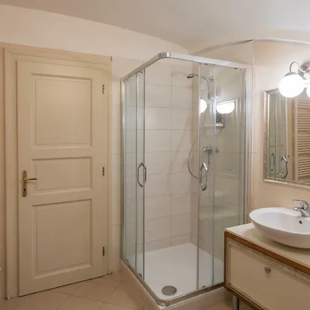 Three Golden Crowns Apartments Prague