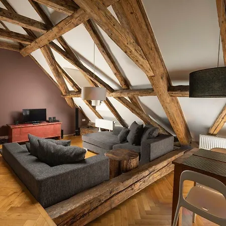 Three Golden Crowns Apartments 3*