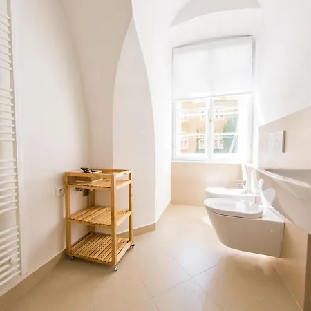 Three Golden Crowns Apartments 3* Prague