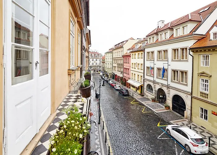 Three Golden Crowns Apartments 3* Πράγα