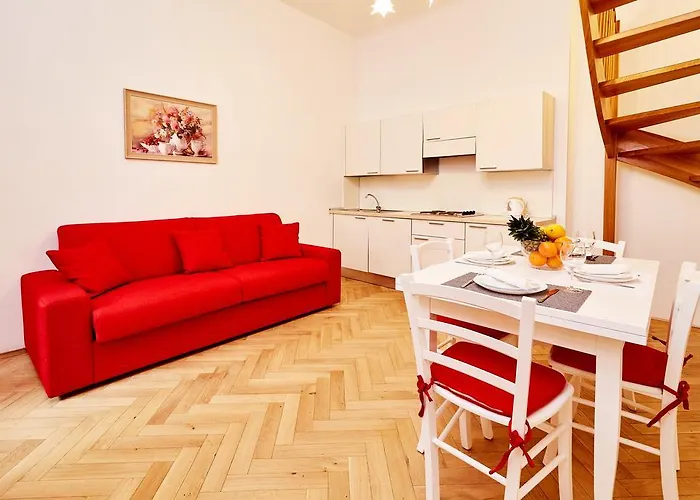 Three Golden Crowns Apartments 3*