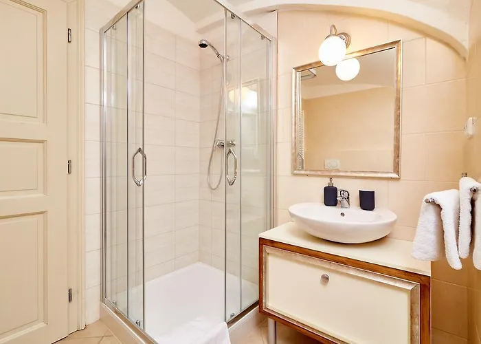 Three Golden Crowns Apartments Ξενοδοχείο με διαμερίσματα Πράγα