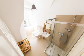 Ξενοδοχείο με διαμερίσματα Three Golden Crowns Apartments