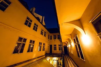 Three Golden Crowns Apartments Ξενοδοχείο με διαμερίσματα