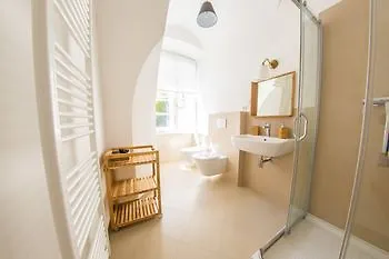 Three Golden Crowns Apartments Ξενοδοχείο με διαμερίσματα Πράγα