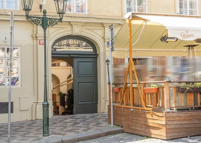 Three Golden Crowns Apartments Ξενοδοχείο με διαμερίσματα Πράγα