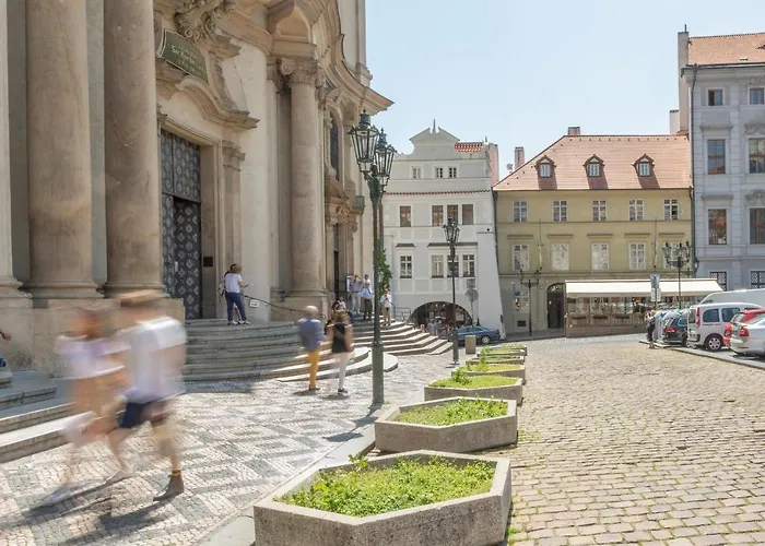 Ξενοδοχείο με διαμερίσματα Three Golden Crowns Apartments