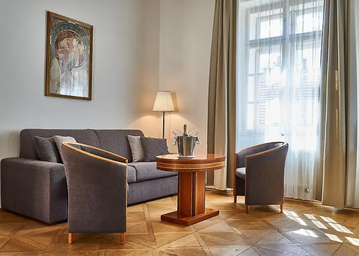 Three Golden Crowns Apartmanhotel Prága