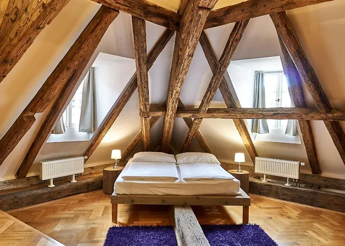 Three Golden Crowns Apartments 3* Πράγα
