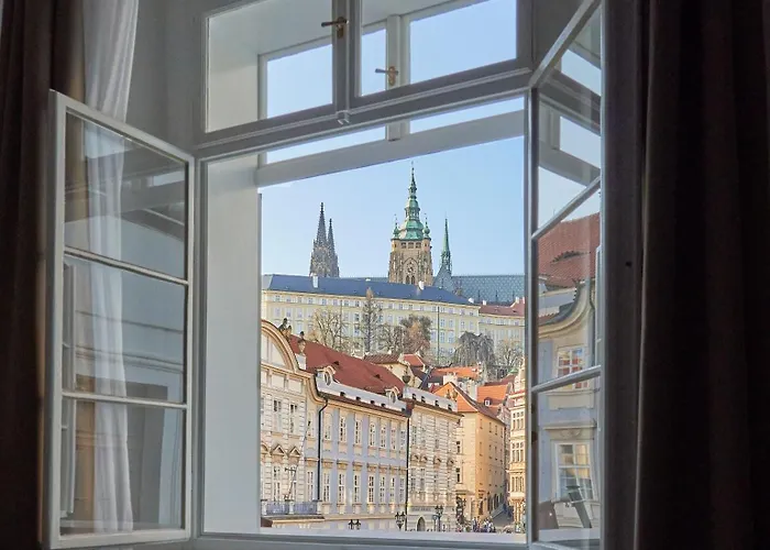 Three Golden Crowns Apartments