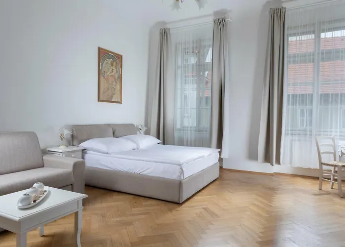 Three Golden Crowns Apartmanhotel 3*